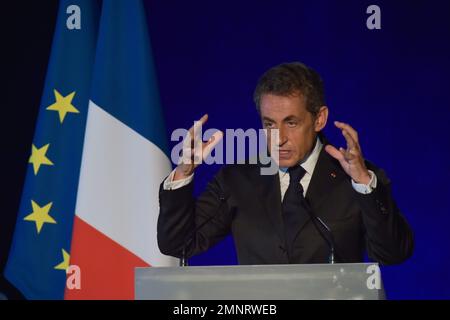 BORDEAUX, FRANKREICH - 22. NOVEMBER 2014 : politisches Treffen des ehemaligen Staatspräsidenten Nicolas Sarkozy in Bordeaux mit Alain Juppe Mayor Stockfoto