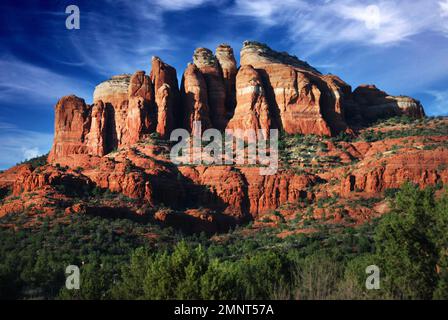 USA, Arizona, Sedona, Cathedral Rock aus dem Süden Stockfoto