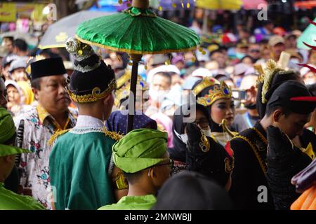 Siraman gong kyai Pradah Zeremonie. Diese Zeremonie ist eines der immateriellen indonesischen Kulturerbe Stockfoto