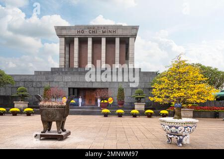 Hanoi, Vietnam, Januar 2023. Panoramablick auf das Mausoleum von Ho Chi Minh im Stadtzentrum Stockfoto