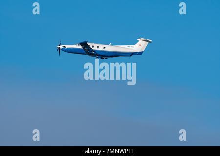 Zürich, Schweiz, 19. Januar 2023 Pilatus PC-12 NG startet von Landebahn 28 Stockfoto