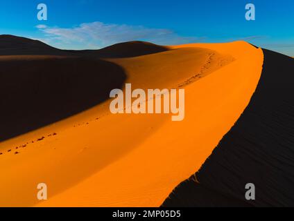 Sanddünen in der Sahara, Nordafrika, Erg Admer, Algerien Stockfoto
