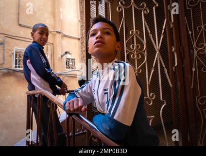 Jungs in Ksar El Atteuf, Nordafrika, Ghardaia, Algerien Stockfoto