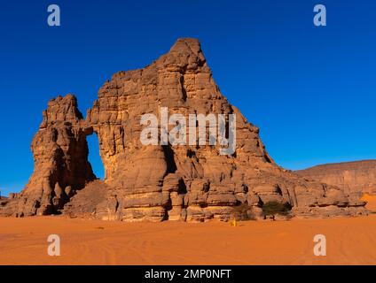 Felsformationen in der Wüste, Tassili N'Ajjer Nationalpark, Tadrart Rouge, Algerien Stockfoto