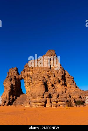 Felsformationen in der Wüste, Tassili N'Ajjer Nationalpark, Tadrart Rouge, Algerien Stockfoto