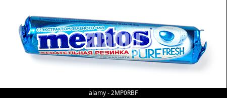 Anapa, Russland - 10. Dezember 2022. Mentos Chevy Mints, kauende Dragees, die die Vorteile von minziger Frische mit einem angenehmen Kauen bieten. Mentos ist PR Stockfoto