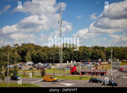 Handymast am Fahrgemeinschaftsgelände. Arnhem, Niederlande Stockfoto