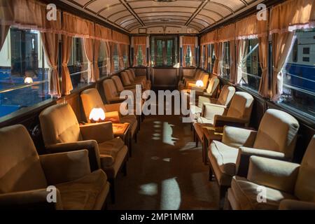 Alte Kutsche der Zahnradbahn Cremellera im Museum in Ribes de Freser, Katalonien, Spanien. Zahnradbahn Cremallera de Núria Stockfoto