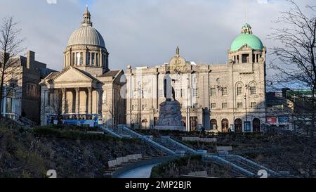 Seine Majestät-Theater und William Wallace-Statue, Aberdeen Stockfoto