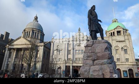 Seine Majestät-Theater und William Wallace-Statue, Aberdeen Stockfoto