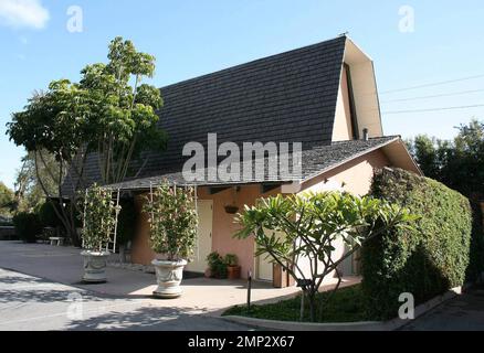 Im Pierce Brothers Westwood Village Memorial Park and Mortuary fand am Wochenende für Heath Ledger eine GEDENKFEIER IN LA statt, wo sich Freunde und Familie versammelten, um ihnen die letzte Ehre zu erweisen. Es wird berichtet, dass Ledger' Leiche dann zu seinem Heimatland Australien geflogen wurde, seiner letzten Ruhestätte. Westwood, Kalifornien. 1/28/08. Stockfoto