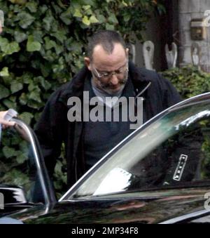 Exklusiv!! Jean Reno und seine Frau Zofia Borucka essen im Ivy. Sowohl Reno als auch Borucka haben kürzlich die Arbeit am Film „Pink Panther 2“ abgeschlossen. Los Angeles, Kalifornien. 2/20/08. Stockfoto