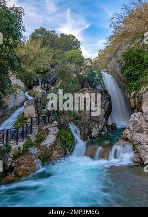 Wasserfälle Algar (Les Fonts de l'Algar). Befindet sich in Callosa de Ensarria, Alicante, Spanien. Foto mit langer Belichtung. Stockfoto