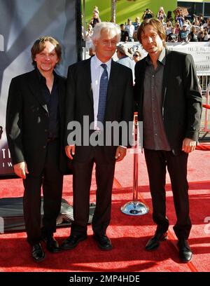 Frank Spotnitz, Chris Carter und David Duchovny kommen zur Weltpremiere von „The X-Files: I Want to Believe“ im Mann's Chinese Theatre in Hollywood, Kalifornien. 7/23/08. Stockfoto