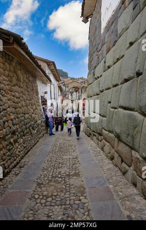 Stein-Inka-Mauerwerk in der Wand der Residenz des Erzbischofs, Cusco, Peru Stockfoto