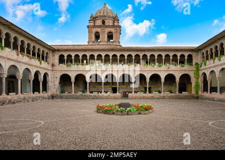 Kloster Santo Domingo, erbaut auf dem Gipfel des Coricancha Inca Tempels, Cusco, Peru Stockfoto