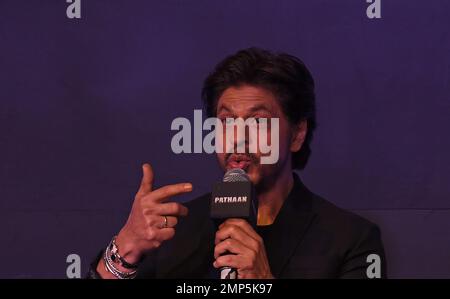 Mumbai, Indien. 30. Januar 2023. Bollywood-Schauspieler Shahrukh Khan spricht während der erfolgreichen Pressekonferenz seines neuen Films „Pathaan“ in Mumbai. Kredit: SOPA Images Limited/Alamy Live News Stockfoto