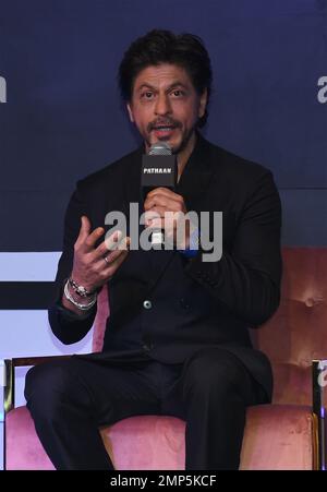 Mumbai, Indien. 30. Januar 2023. Bollywood-Schauspieler Shahrukh Khan spricht während der erfolgreichen Pressekonferenz seines neuen Films „Pathaan“ in Mumbai. Kredit: SOPA Images Limited/Alamy Live News Stockfoto