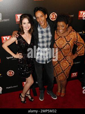 - Alison Brie, Daniel Pudi und Yvette Nicole Brown auf der TV Guide Hot List Party im SLS Hotel in Los Angeles, CA. 11/10/09. Stockfoto