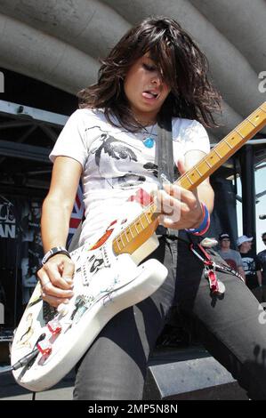 Die Tat tritt im Rahmen der Vans Warped Tour 2009 im Home Depot Center auf. Los Angeles, Kalifornien. 8/23/09. Stockfoto