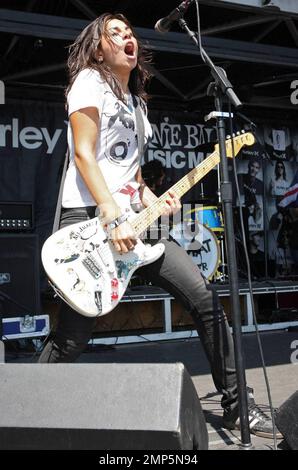 Die Tat tritt im Rahmen der Vans Warped Tour 2009 im Home Depot Center auf. Los Angeles, Kalifornien. 8/23/09. Stockfoto