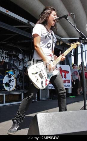 - Tat tritt im Rahmen der Vans Warped Tour 2009 im Home Depot Center auf. Los Angeles, Kalifornien. 8/23/09. Stockfoto