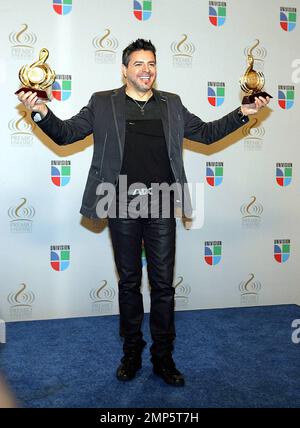 Luis Enrique feiert seinen Premio Lo Nuestro Award 2010 in der American Airlines Arena in Miami, FL. 2/18/10. Stockfoto