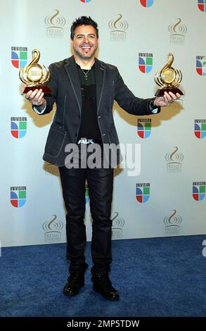 Luis Enrique feiert seinen Premio Lo Nuestro Award 2010 in der American Airlines Arena in Miami, FL. 2/18/10. Stockfoto