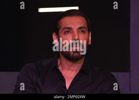 Bollywood-Schauspieler John Abraham wird während der erfolgreichen Pressekonferenz seines neuen Films „Pathaan“ in Mumbai gesehen. (Foto von Ashish Vaishnav/SOPA Images/Sipa USA) Stockfoto