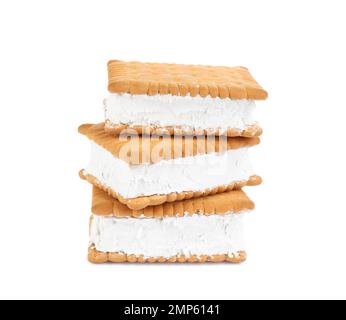Süße leckere Eis-Kekse-Sandwiches isoliert auf Weiß Stockfoto