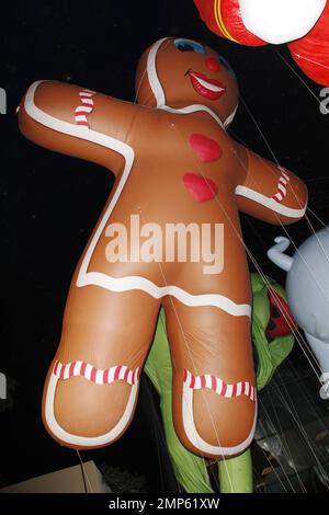 Allgemeine Atmosphäre der Hollywood Christmas Parade zum 80. Jahrestag auf dem Hollywood Blvd. Los Angeles, Kalifornien. 27. November 2011 . Stockfoto