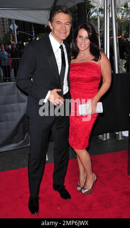 Dr. Oz und ihre Frau Lisa nehmen an der TIME 100 Gala Teil und feiern DIE 100 einflussreichsten Menschen DER Welt IM JAZZ im Lincoln Center. New York, New York, 24. April 2012. Stockfoto