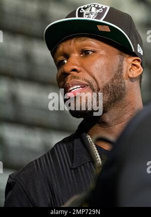 Rapper Curtis „50 Cent“ Jackson nimmt an der Pressekonferenz Mayweather gegen Cotto Teil, nachdem Mayweather Cotto im MGM Grand Resort & Casino besiegt hatte. Las Vegas, Nevada 5. Mai 2012 . Stockfoto