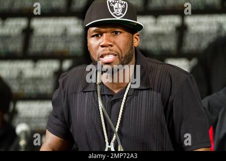 Rapper Curtis „50 Cent“ Jackson nimmt an der Pressekonferenz Mayweather gegen Cotto Teil, nachdem Mayweather Cotto im MGM Grand Resort & Casino besiegt hatte. Las Vegas, Nevada 5. Mai 2012 . Stockfoto