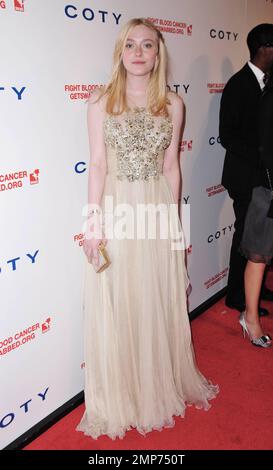 Dakota Fanning nimmt am 6. Jährlichen DKMS Linked Against Blood Cancer Gala Teil, das am 26. April 2012 in der Cipriani Wall Street in New York, New York, stattfindet. Stockfoto