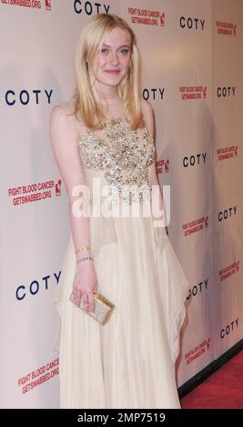 Dakota Fanning nimmt am 6. Jährlichen DKMS Linked Against Blood Cancer Gala Teil, das am 26. April 2012 in der Cipriani Wall Street in New York, New York, stattfindet. Stockfoto