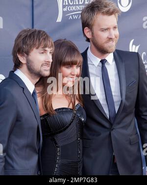 Dave Haywood, Hillary Scott und Charles Kelley von Lady Antebellum, der bei den Academy of Country Music Awards 46. im MGM Grand Hotel die Vocal Group of the Year gewann. Las Vegas, Nevada 04/03/11. Stockfoto