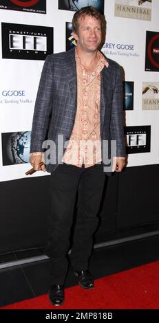 Thomas Jane posiert auf dem roten Teppich auf der AFM Blowout Party, die von Cheetah Vision, Hannibal Pictures/Hannibal Classics und Emmett/Furla Films in den Pier59 Studios in Santa Monica veranstaltet wird. Los Angeles, Kalifornien. 11/05/10. Stockfoto