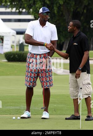 Der ehemalige NBA-Spieler Alonzo trägt Obama-Golfshorts, während er das alljährliche Irie Weekend Celebrity Golf Tournament 8. im Melreese Golf Club in Miami, FL, besucht. 29. Juni 2012 . Stockfoto