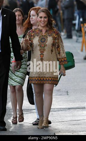 Schwangere Alyssa Milano verlässt das Studio „Jimmy Kimmel Live“ in Hollywood, Kalifornien. 3. Juni 2014. Stockfoto