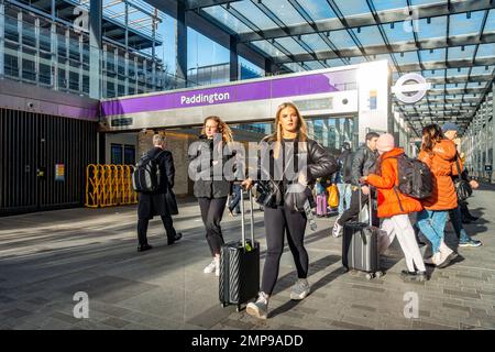 Eingang zur Elizabeth Line London U-Bahnstation in Paddington in London, Großbritannien Stockfoto