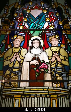 Krakau. Krakau. Polen. St. Theresa von Avila, Buntglasfenster. Stockfoto