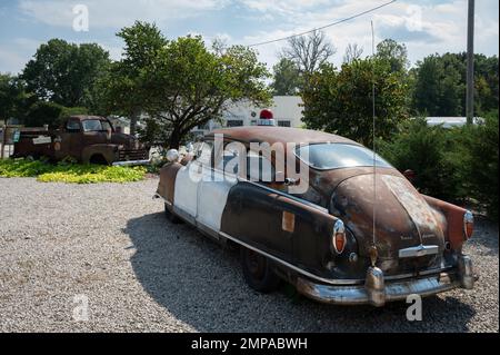 Ein Detail eines alten klassischen Nash Motors Statesman Super Fastback Airflyte Polizeiautos draußen am Tag Stockfoto