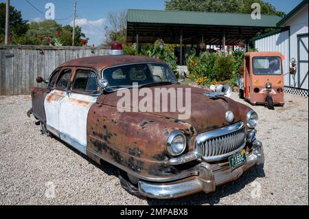 Ein Detail eines alten klassischen Nash Motors Statesman Super Fastback Airflyte Polizeiautos draußen am Tag Stockfoto