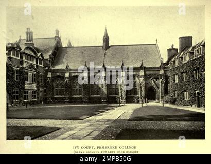 Ivy Court, Pembroke College (Gray's Rooms in der linken Ecke) aus einem Foto von F. Frith & Co. Aus dem Buch " Cambridge and its Story " von Arthur Gray 1852-1940 Publication London : Methuen 1912 Stockfoto