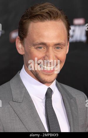 Tom Hiddleston bei der Weltpremiere von Marvel's The Avengers im El Capitan Theatre. Los Angeles, Kalifornien. 11. April 2012 . Stockfoto