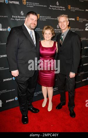 Der Schriftsteller Dean DeBlois, Produzent Bonnie Arnold und Regisseur Chris Sanders auf dem roten Teppich auf der 17. Jährlichen BAFTA Los Angeles Teeparty während der Preisverleihung im Four Seasons Hotel. Los Angeles, Kalifornien. 01/15/11. Stockfoto