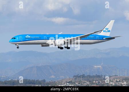 Flugzeug KLM Boeing 787-10. Flugzeug 78x Dreamliner von Royal Dutch Airlines fliegt. Stockfoto