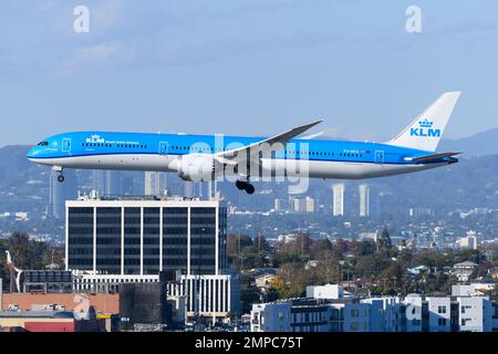 Flugzeug KLM Boeing 787-10. Flugzeug 78x Dreamliner von Royal Dutch Airlines fliegt. Stockfoto