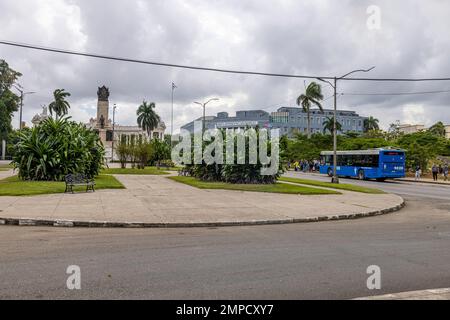 Garten vor dem Denkmal für José Miguel Gómez, Avenue der Präsidenten, Vedado, Havanna, Kuba Stockfoto